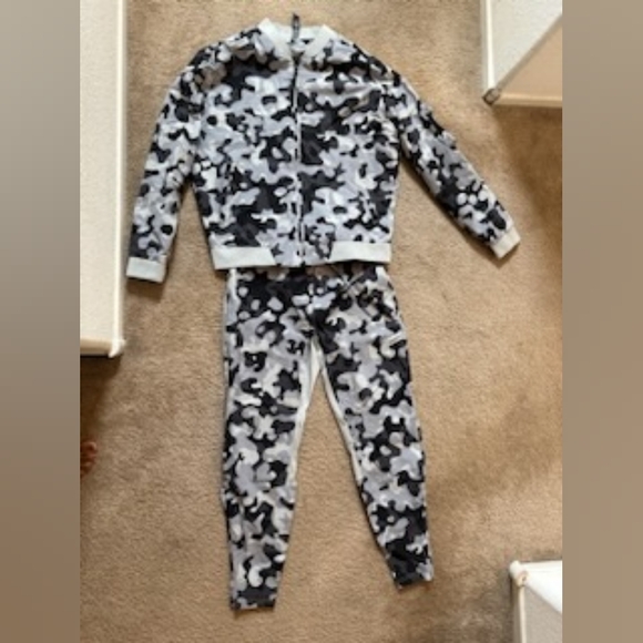 Legends Men's Gray Camo Track Suit [FINAL MARKDOWN] - Picture 2 of 7